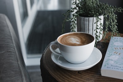 White ceramic saucer on the white ceramic cup
